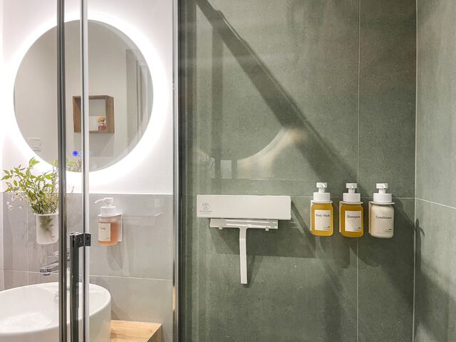 Set di cortesia nella doccia del bagno