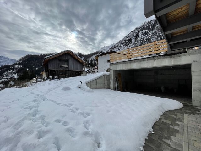 Esterno dell'appartamento con la neve